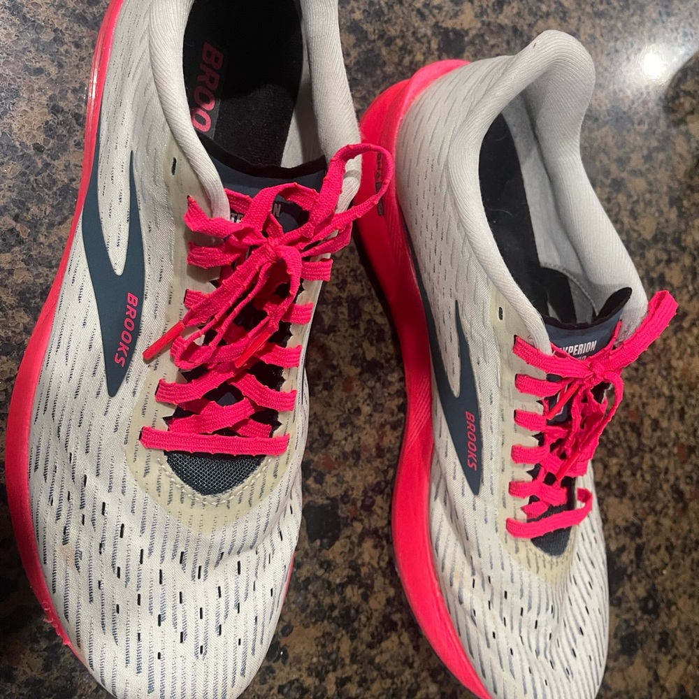 Brooks Hyperion Tempo Running Shoes - White and Pink size 12
